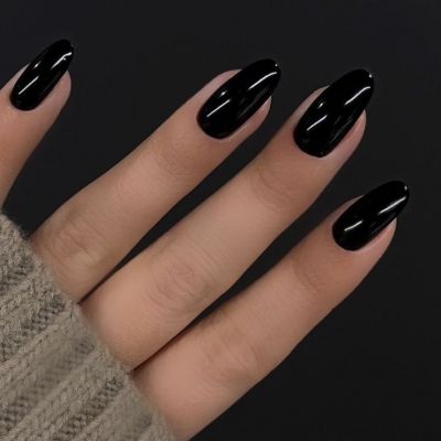 10 μαύρα nail art για να πάρεις ιδέες για το επόμενο μανικιούρ σου