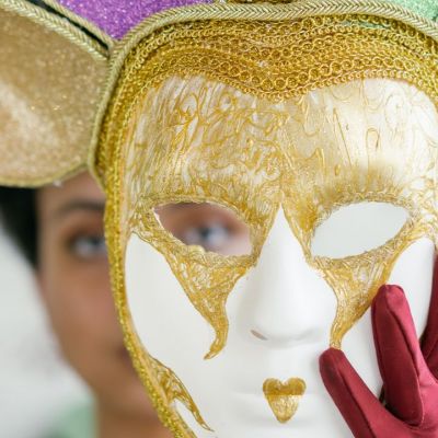 Πώς θα χρησιμοποιήσεις το papier-maché για να φτιάξεις την πιο ωραία αποκριάτικη μάσκα