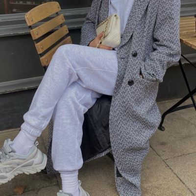 Τα λευκά old school sneakers είναι και πάλι τάση (+10 για εσένα)