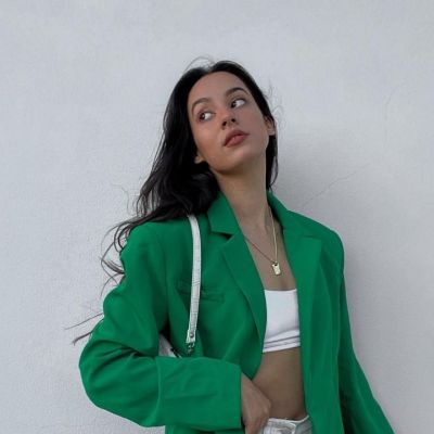 8 μεταβατικά σύνολα για στυλάτα looks κάθε μέρα