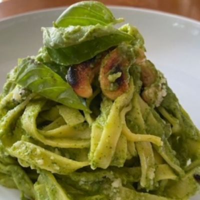 Yummy Νηστίσιμη συνταγή για Ταλιατέλες με μεταξωτή υφή από πέστο αβοκάντο (Γράφει η Majenco)