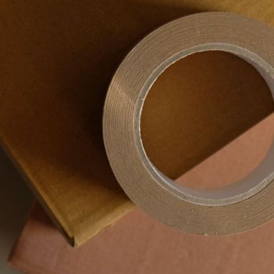 Ο πιο περίεργος τρόπος χρήσης της κολλητικής ταινίας