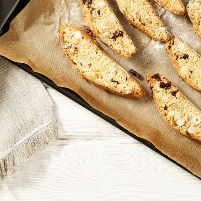 Νηστίσιμα biscotti (μπισκοτί) με ψίχα καρυδιού, ελαιόλαδο και χυμό πορτοκάλι