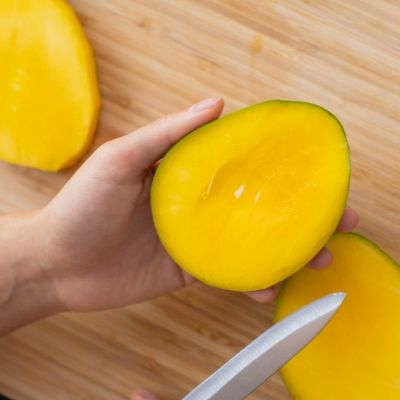 Πώς θα κόψεις πανεύκολα το μάνγκο και το αβοκάντο