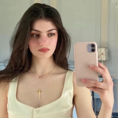 10 κομψά tops που θα φοράς συνέχεια την άνοιξη (από το πρωί ως το βράδυ)