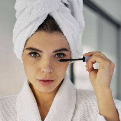 5 tips για να γίνουν πιο καμπυλωτές και πυκνές οι βλεφαρίδες σου