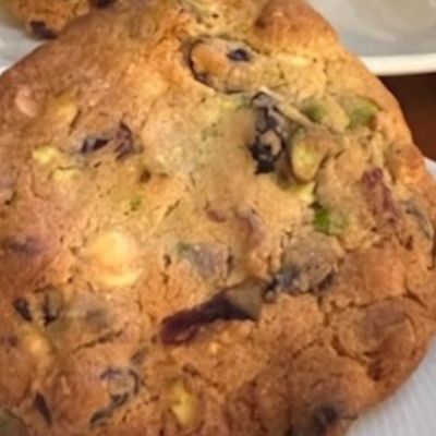 Φτιάξτε τα πιο yummy cookies με Cranberry, φυστίκια και λευκή σοκολάτα μέσα σε 10 λεπτά (Γράφει η Majenco)