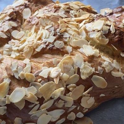 Συνταγή για το απόλυτο μαστιχωτό τσουρέκι (Γράφει η Majenco)