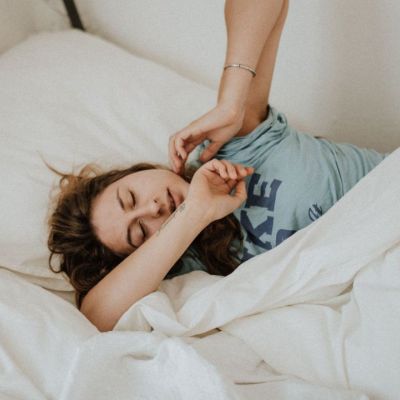 Μήπως ο πολύς ύπνος δεν είναι τόσο θεραπευτικός όσο νομίζουμε; Νέα έρευνα από το MIT αποκαλύπτει