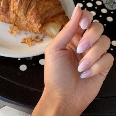 Ombré γαλλικό μανικιούρ: 10 ιδέες για να δοκιμάσεις το απλό και σικ manicure
