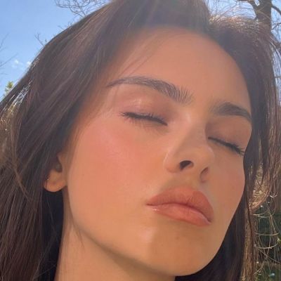 Glossy makeup look: Η τάση που θα δώσει τόση λάμψη όση χρειάζεσαι στο μακιγιάζ σου