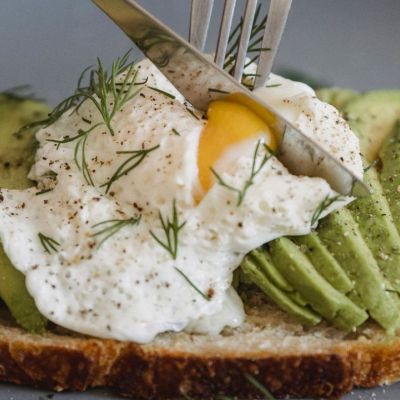 Το απόλυτο hack για να φτιάξεις αυγά ποσέ σε 1 λεπτό