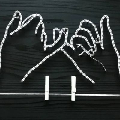 Pinky promise: Τι είναι αυτή η υπόσχεση για την οποία όλοι οι έφηβοι μιλούν