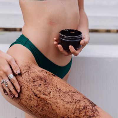 DIY: Το πιο εύκολο scrub σώματος για λαμπερό δέρμα