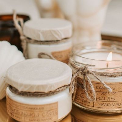 Είναι ασφαλές να φτιάξεις αρωματικά κεριά σόγιας στο σπίτι; Η ειδικός απαντά