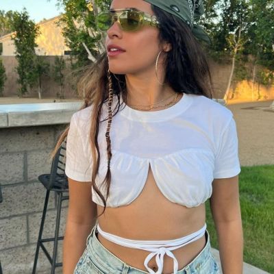 10 λευκά tops που θα φοράς όλο το καλοκαίρι