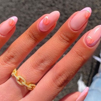 Peachy nails: Το ροδακινί είναι too fresh και έχουμε 8 μανικιούρ για σένα
