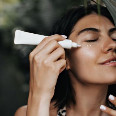 Ξέχασε για λίγο το make up – 10 αντηλιακά με χρώμα είναι η λύση για το καλοκαίρι