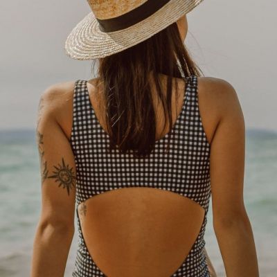 Μάσκα με γιαούρτι για να ανακουφιστείς αν κάηκες στην πλάτη από τον ήλιο