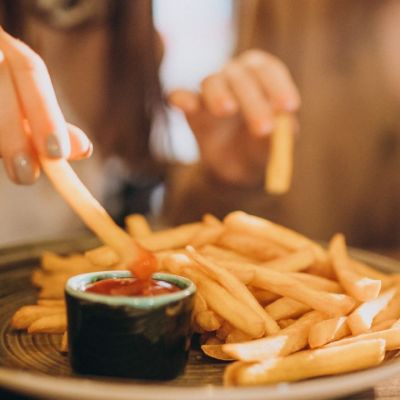 2 ειδικοί εξηγούν πώς να αντιμετωπίσεις τις διατροφικές διαταραχές