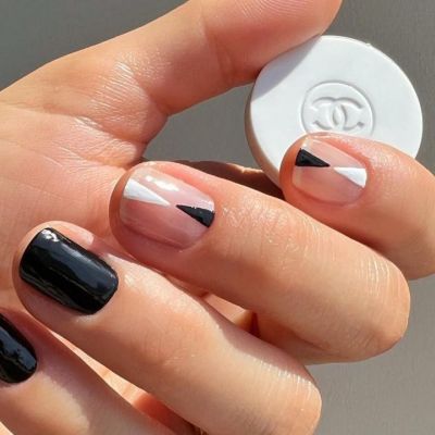 Το ασπρόμαυρο μανικιούρ είναι πάντα επίκαιρο κι εδώ θα βρεις τα 10 πιο κομψά