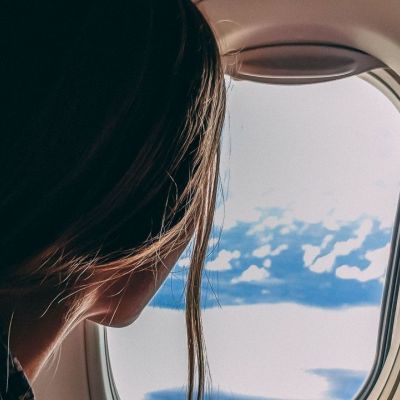 3 μυστικά καταπολέμησης άγχους για εσένα που παθαίνεις πανικό όταν ταξιδεύεις με αεροπλάνο