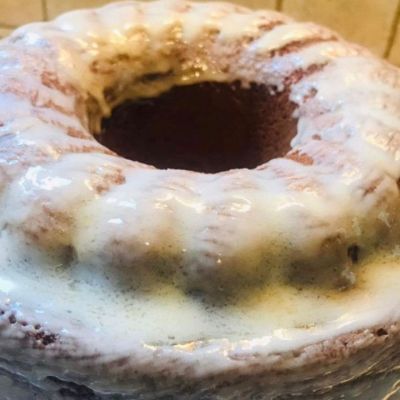 Συνταγή για λαχταριστό κέικ με λεμόνι που θυμίζει παιδικά χρόνια (Γράφει η Majenco)