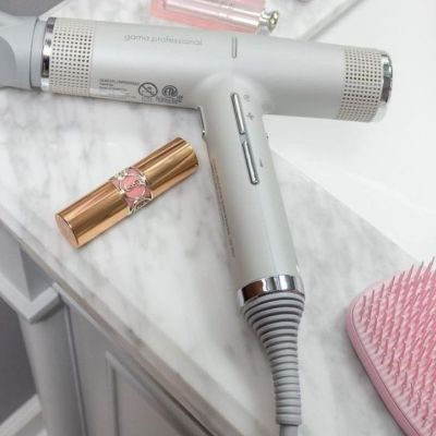 Είσαι διακοπές χωρίς σίδερο ατμού; Κάνε το κόλπο με το σεσουάρ μαλλιών