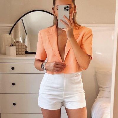 8 λευκά σορτσάκια που ταιριάζουν με κάθε είδους μπλούζα