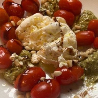 Η απόλυτη γευστική νόστιμη και δροσερή σαλάτα για το καλοκαίρι είναι η Burrata (Γράφει η Majenco)