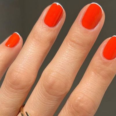 Όχι μόνο το λευκό! 6 βερνίκια νυχιών που ταιριάζουν στο μαυρισμένο δέρμα