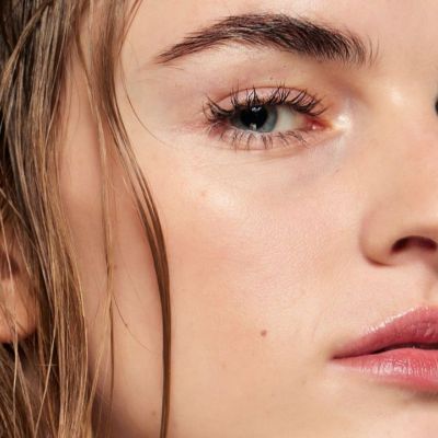 Με γάλα καρύδας και ακόμη 8 τρόπους μπορείς να μεγαλώσεις φυσικά τις βλεφαρίδες