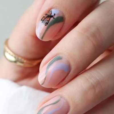 Butterfly nails: Το απόλυτο Y2K trend του καλοκαιριού στα νύχια & 10 μανικιούρ για έμπνευση