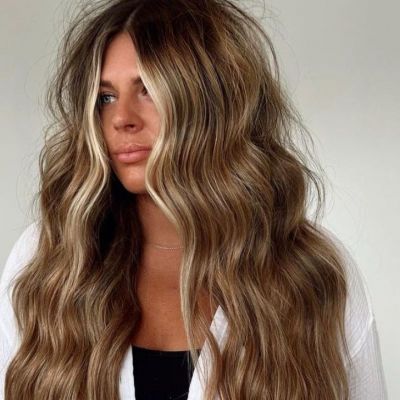 Glow Lights: Η πιο καλοκαιρινή τάση στο balayage που θα κάνουμε και τον χειμώνα