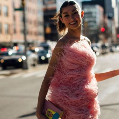 Ποια χρώματα δεν πρέπει να φορέσεις αν είσαι καλεσμένη σε γάμο