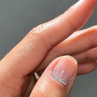 Diamond Dust Cuff: Δες πώς θα κάνεις αυτό το πανεύκολο και super chic nail art