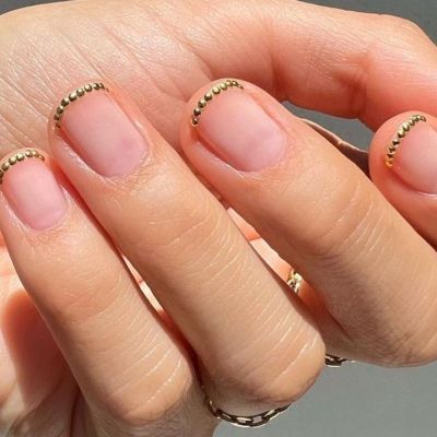 Nail slugging: Το νέο TikTok hack υπόσχεται νύχια που δεν σπάνε ούτε ξεφλουδίζουν