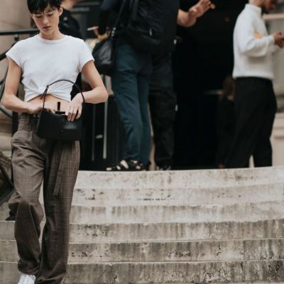 5 τρόποι να αξιοποιήσεις το λευκό σου t-shirt και στα φθινοπωρινά σου σύνολα