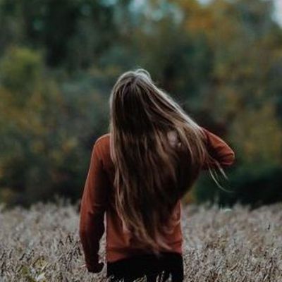 Εποχική τριχόπτωση: Ποιες τροφές μπορούν να σε βοηθήσουν να έχεις δυνατά μαλλιά