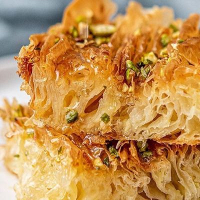 Η πανεύκολη συνταγή για το πιο νόστιμο γλυκό ταψιού μόνο με ένα φύλλο κρούστας