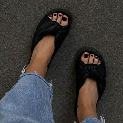 Pedi lovers: Οι πιο ωραίες αποχρώσεις βερνικιών για super chic πεντικιούρ και το φθινόπωρο