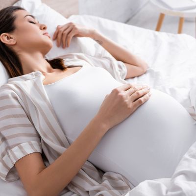 Εγκυμοσύνη και ύπνος: Ποια στάση να αποφεύγετε; (vid)