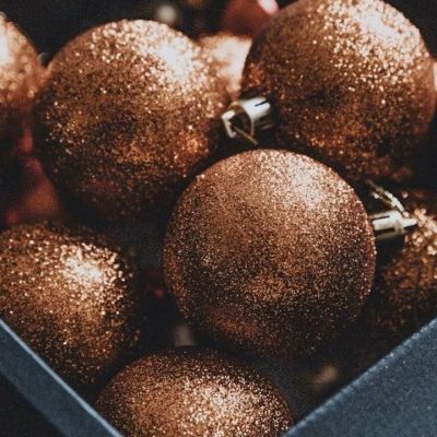 Πώς θα δείχνει το χριστουγεννιάτικο δέντρο πιο ακριβό και γεμάτο