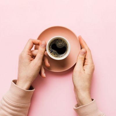 Μπορώ να πίνω αλκοόλ και καφέ κατά την περίοδο του θηλασμού;