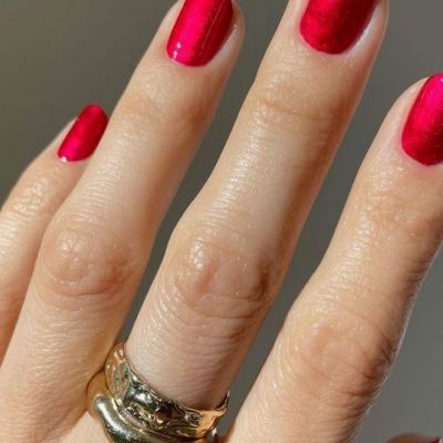 10 μανικιούρ με μεταλλική υφή