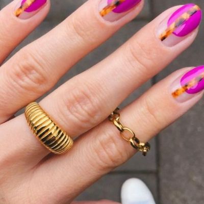 Magenta: 10 υπέροχα μανικιούρ στο απόλυτο χρώμα του 2023