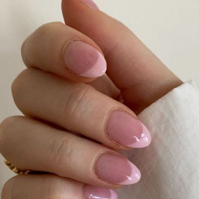 Λευκά σημάδια στα νύχια; Ίσως πρέπει να κοιτάξεις τη διατροφή σου