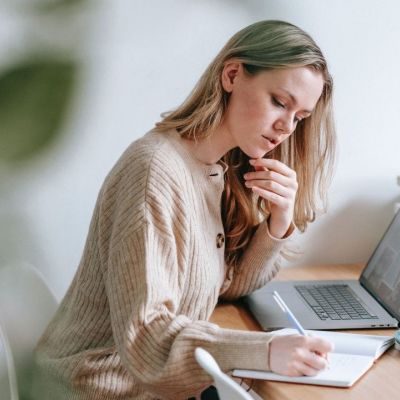 6 εκκρεμότητες για να κλείσεις πριν πάρεις άδεια από τη δουλειά