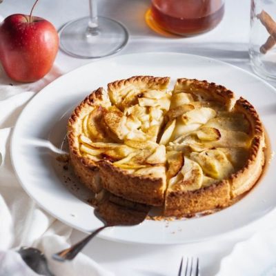 Το ιδανικό επιδόρπιο για αύριο είναι μία αρωματική τάρτα μήλου