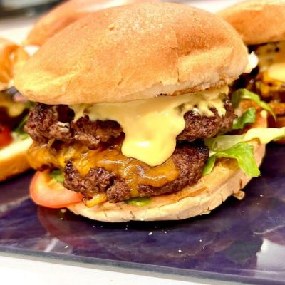 Το απόλυτο burger μπορείς να το φτιάξεις μέσα σε λίγα λεπτά